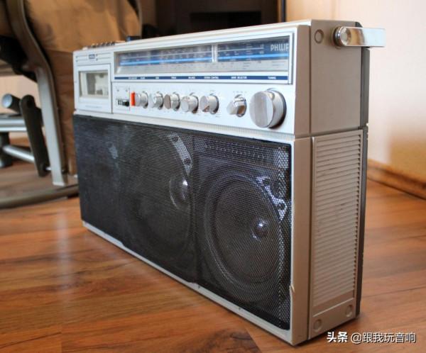 80年代飛利浦推出的D8444立體聲收音機、盒式錄音機Boombox音響 80年代飛利浦推出的D8444立體聲收音機、盒式錄音機Boombox音響