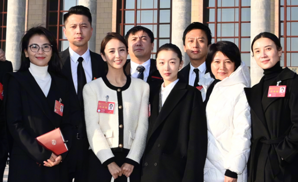 文代會圓滿閉幕，王凱瀟灑似檢察官，沈騰小動作不斷惹人發笑