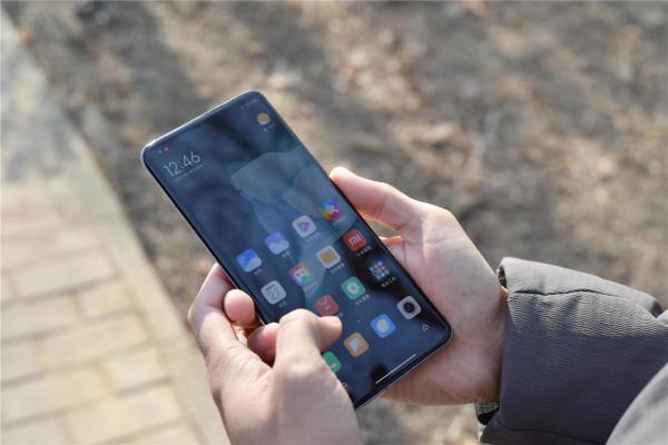 小米定義價效比，2K屏+哈曼卡頓+無線充電，驍龍888旗艦加速離場