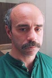 不忍看女性受殘害，英國“路人偵探”自告奮勇，幫警方破獲殺妻案