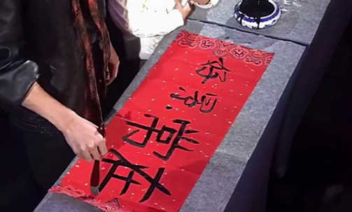 易烊千璽的花樣字型走紅，知世故而不世故，這才是值得追的星