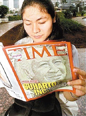 殘害50萬華人，獨裁32年貪腐350億美元，惡魔總統何能以高壽善終