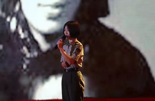 湖北“超帥”女軍人：開過坦克，榮立嘉獎，退役後就讀名校