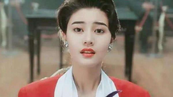 當80後美人遇到90後美人，真是一代不如一代，顏值差距一目瞭然