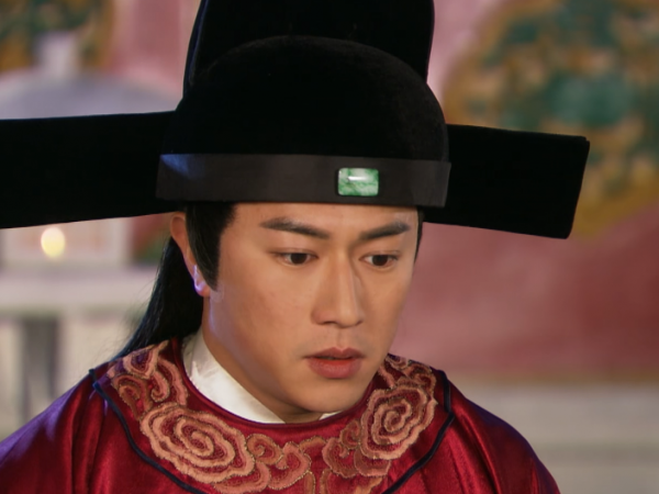 積壓8年，播1天口碑就爆了，豆瓣大片好評，潘粵明選對了劇本