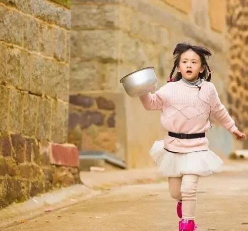 《爸爸去哪兒5》重聚，吳尊曬照懷念爸爸去哪兒，這些女娃變化大