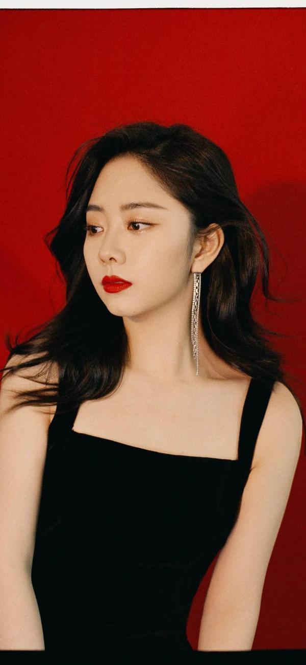 有喜歡譚松韻的嗎？30多歲的人，還是一幅娃娃臉，這才叫永遠18歲