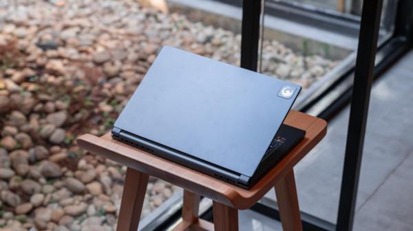 戰術後仰!什麼是真正的輕薄遊戲本?微星幻影 15 詳測告訴你 戰術後仰!什麼是真正的輕薄遊戲本?微星幻影 15 詳測告訴你