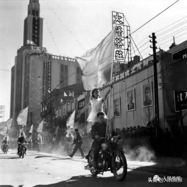 從老照片中，重溫那些年我們的國慶記憶