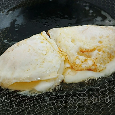 這道虎皮椒蒜荷包蛋香極了，兒子三天兩頭就要吃