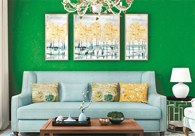 高飽和冷色調更顯時髦