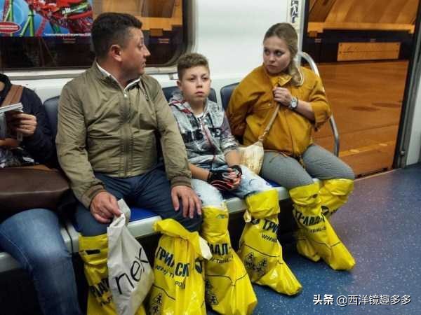 俄羅斯地鐵中的風景,“戰鬥民族”果然不一般 俄羅斯地鐵中的風景,“戰鬥民族”果然不一般