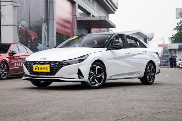 被伊蘭特的顏值折服，卻糾結於車型選擇？我來給你建議