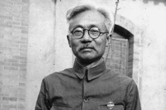 他是國共兩黨的創始人，曾主持開國大典，官至副國級