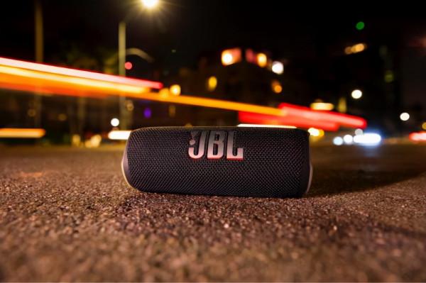 澎湃音浪燃動狂歡派對 JBL FLIP6 音樂萬花筒六代行動式音箱全新發布