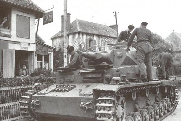 第二次世界大戰時期的珍貴實時照片，記錄德軍“四號B型”坦克