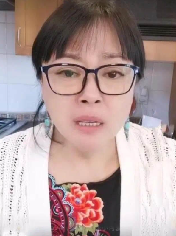 李菁菁:3段婚姻1個孩子,49歲嫁小21歲丈夫,因詐騙跌落神壇 李菁菁:3段婚姻1個孩子,49歲嫁小21歲丈夫,因詐騙跌落神壇