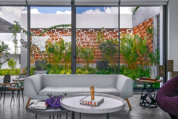 當結構變得“隱形”，藝術收藏和戶外景觀將成為焦點