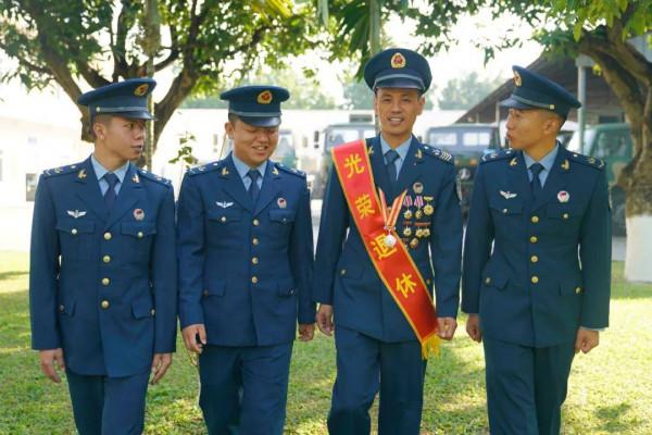 兵王張道明退休:被譽為“雷達神醫”,從小小電容發現雷達故障 兵王張道明退休:被譽為“雷達神醫”,從小小電容發現雷達故障