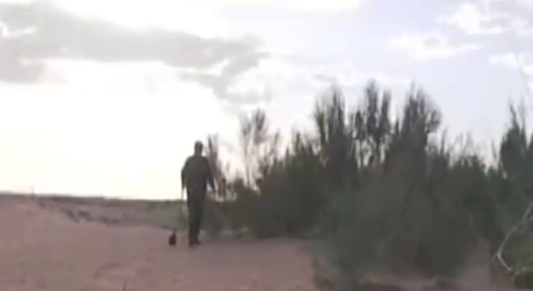 內蒙34歲男子借200萬包下荒漠,幾年後成當地首富,黃沙中真有黃金? 內蒙34歲男子借200萬包下荒漠,幾年後成當地首富,黃沙中真有黃金?