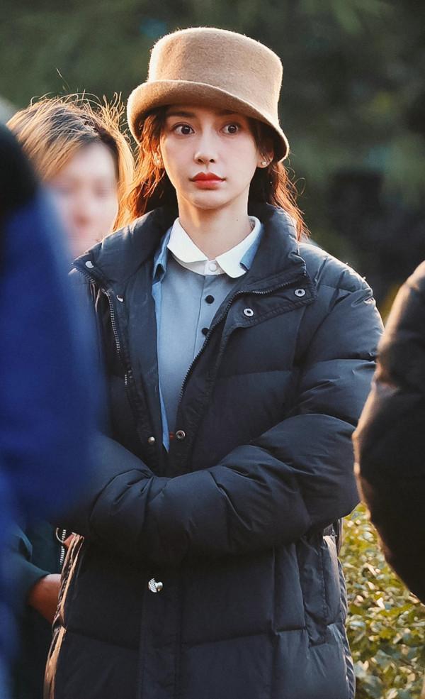 猜你沒看過楊穎的“俯拍圖”，一下暴露了顏值死角，歲月壓力太大