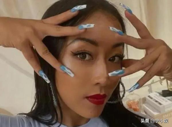 春晚明星幕後趣事：鄧超縫褲子、沈騰愛哭、賈乃亮媽媽不讓他回家