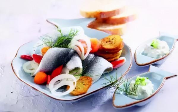 臭得慘絕人寰的鯡魚罐頭每年銷量高達360萬罐！何方壯士在消費？