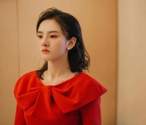 95花都陸陸續續有代表作了，怎麼就“國民閨女”關曉彤跑偏了？