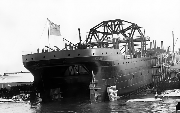 三朝元老精神矍鑠，俄羅斯百年老艦“公社號”潛艇救援船