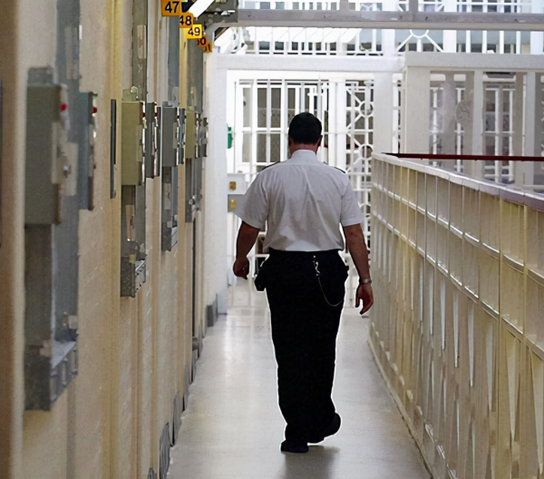 10年前，英國一女子被前任活埋，靠一枚戒指爬出地面，怎麼回事？