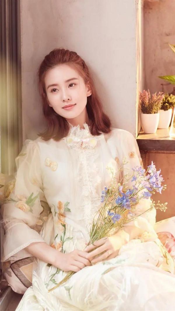 一顧傾人城，再顧傾人國 劉詩詩