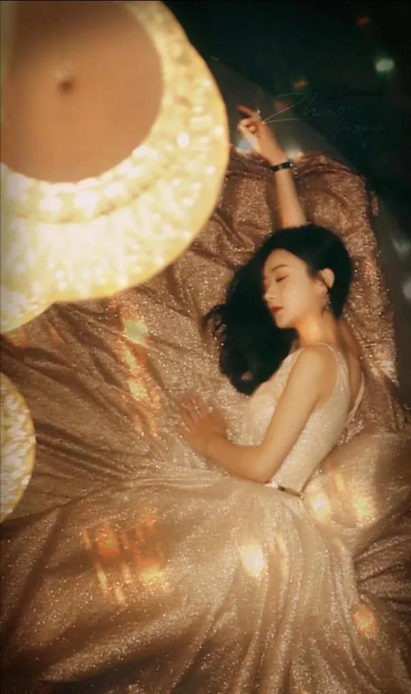 趙麗穎穿過五套絕美金色禮服太美了,你愛那一套? 趙麗穎穿過五套絕美金色禮服太美了,你愛那一套?