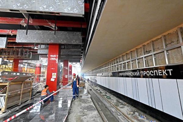 中國鐵建造的俄羅斯地鐵站，中國風走成“陰間”畫風？