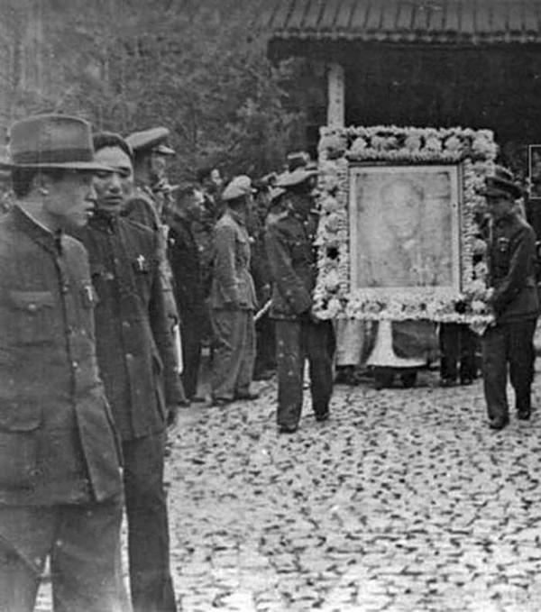 戴笠墓地：七個老農挖了一星期才挖開，屍身被丟棄於小水塘