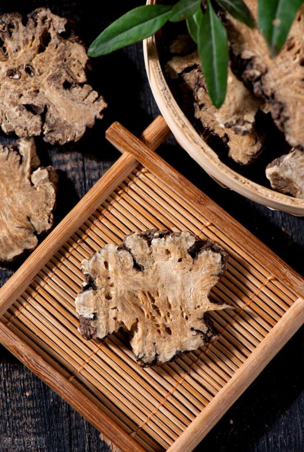 頸痛，頸部發僵？你可能是頸椎病了，一劑補陽還五湯，幫你改善