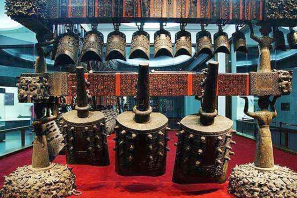 1978年，湖北發現豪華水墓，出土21口陪葬棺材