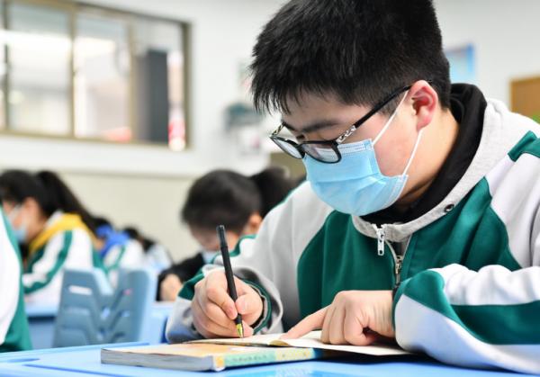 “學渣試卷”走紅網路，畫工技巧讓人驚歎，得到美術老師的青睞