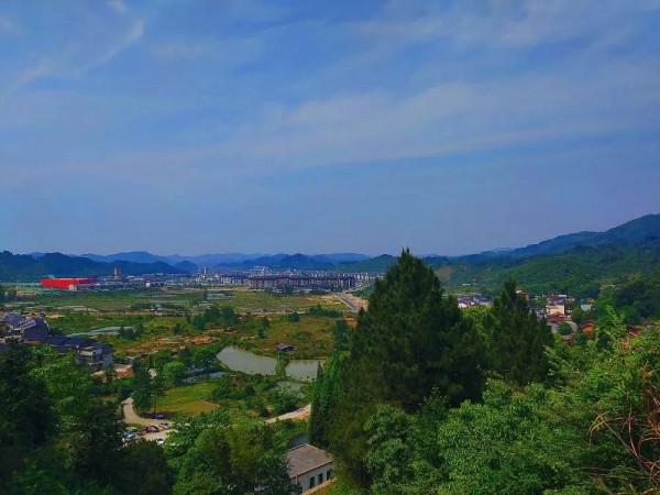 帳篷滿天飛,難道有魔法?來這裡與秋日相逢一席雲中金色草甸盛宴 帳篷滿天飛,難道有魔法?來這裡與秋日相逢一席雲中金色草甸盛宴