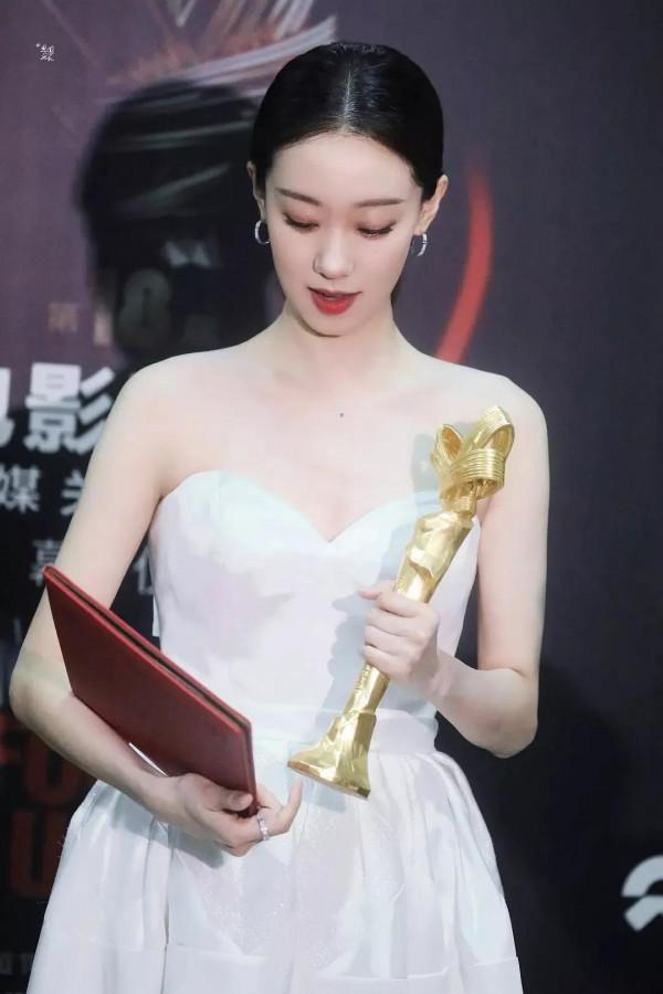 張小斐，時光不會怠慢執著而勇敢的每個人