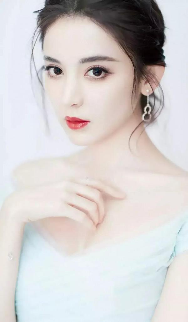 嫵媚動人的娜扎