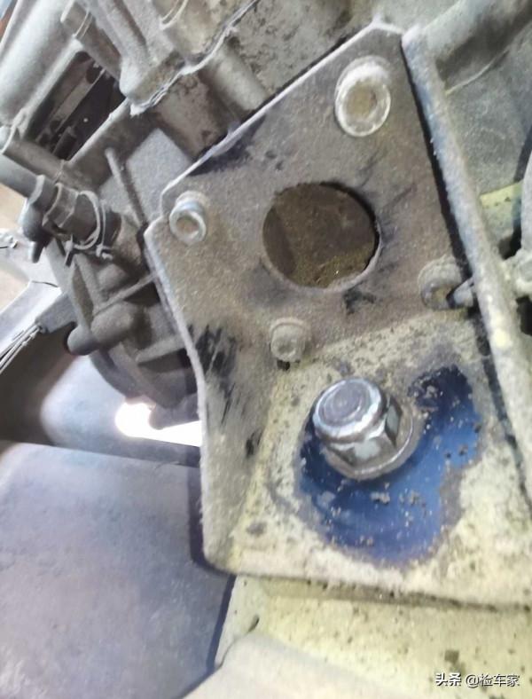 路邊攤出品，開價50萬的蘭博基尼超跑，檢測師都不好意思開出門