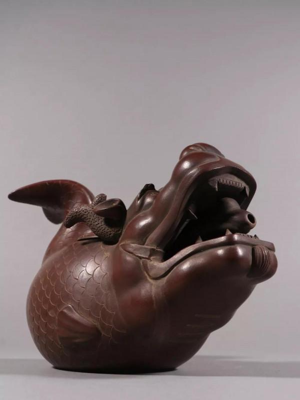 陳鳴遠款 紫砂魚化龍茶壺。規格*高15cm 長25cm砂質細膩、