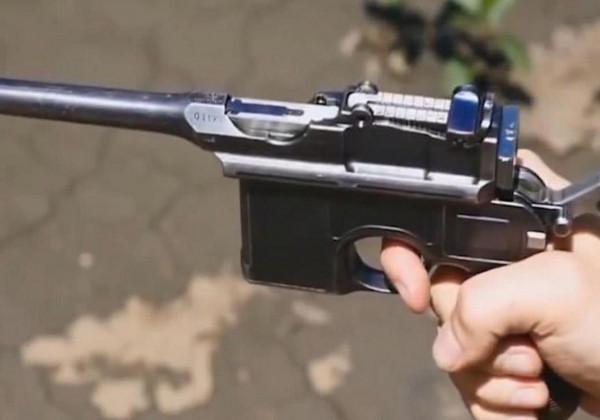 上級命令：快槍斃我！警衛員不忍下手，卻急中生智救了兩條命