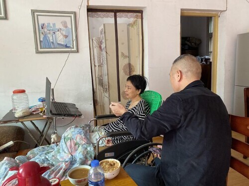 被“凍”在輪椅上的李小中決定僱兇殺己 被“凍”在輪椅上的李小中決定僱兇殺己