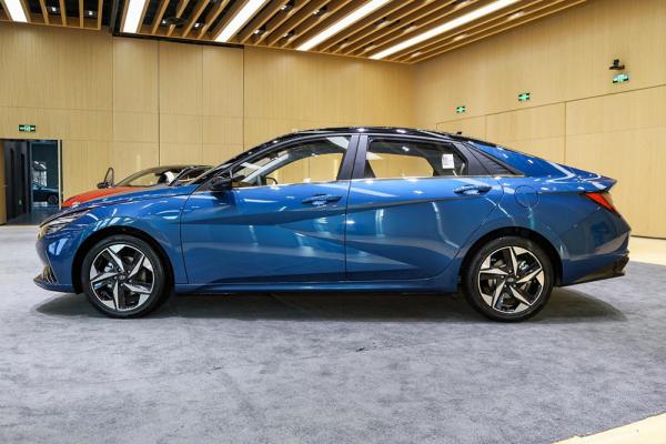 【幫你選車】好看好開還省油 第七代伊蘭特對比寶來 誰是居家好車? 【幫你選車】好看好開還省油 第七代伊蘭特對比寶來 誰是居家好車?