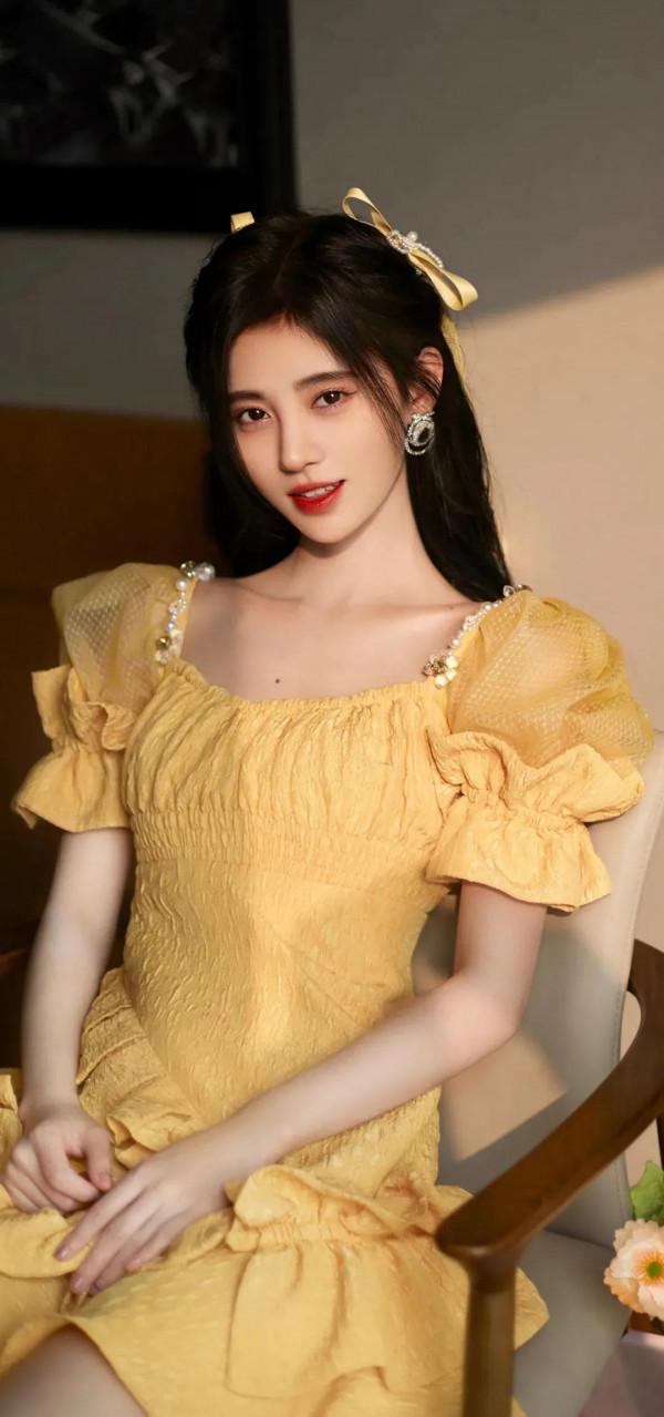 鞠婧禕 小黃裙 桌布 鞠婧禕 小黃裙 桌布