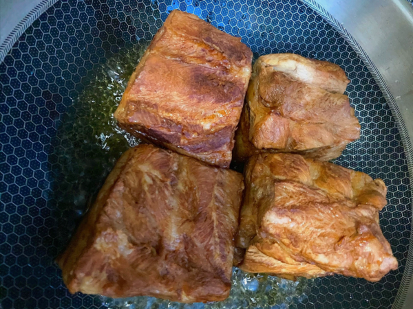 梅菜扣肉的正宗做法，軟爛入味不油膩，年夜飯露兩手，撐得住場面