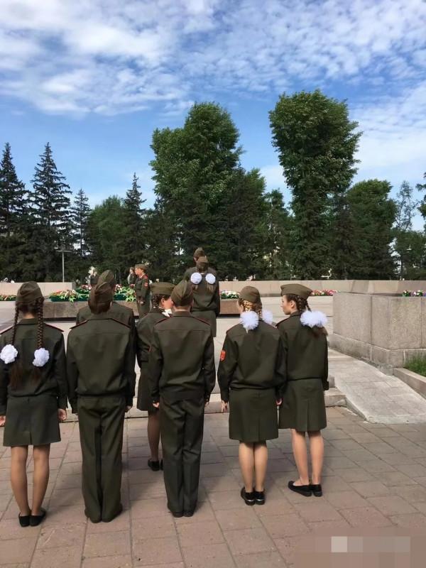 俄羅斯閱兵時響徹雲霄的烏拉，就是俄羅斯的高光時刻