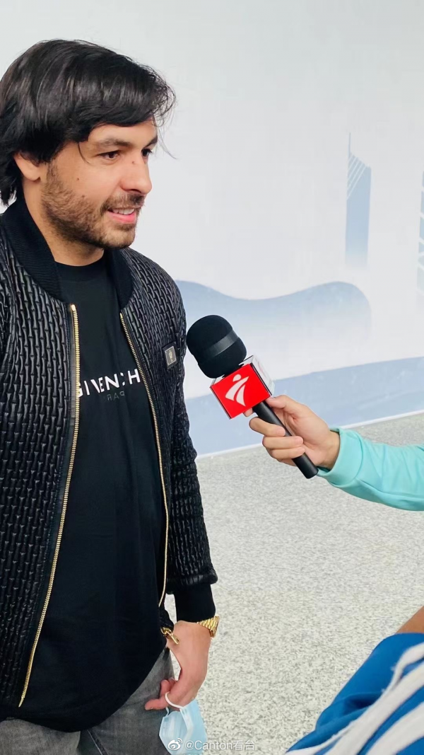 高拉特親承已解約:艾克森阿蘭等或步後塵!曝有球隊接觸歸化國腳 高拉特親承已解約:艾克森阿蘭等或步後塵!曝有球隊接觸歸化國腳