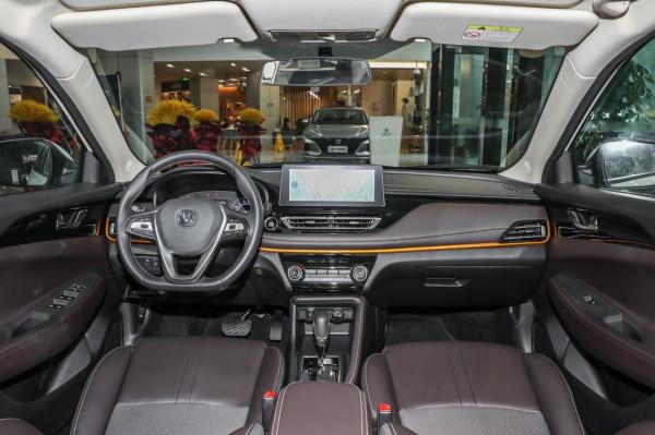 體驗長安逸動DT 2021款 1&period;6L 自動尊貴型，價格親民，皮實耐用